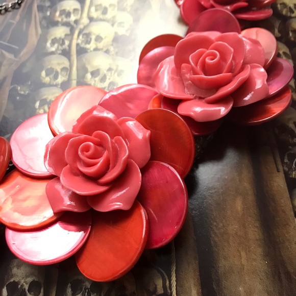 Rose Floral Petal Crystal Beaded Necklace - Picture 2 of 6